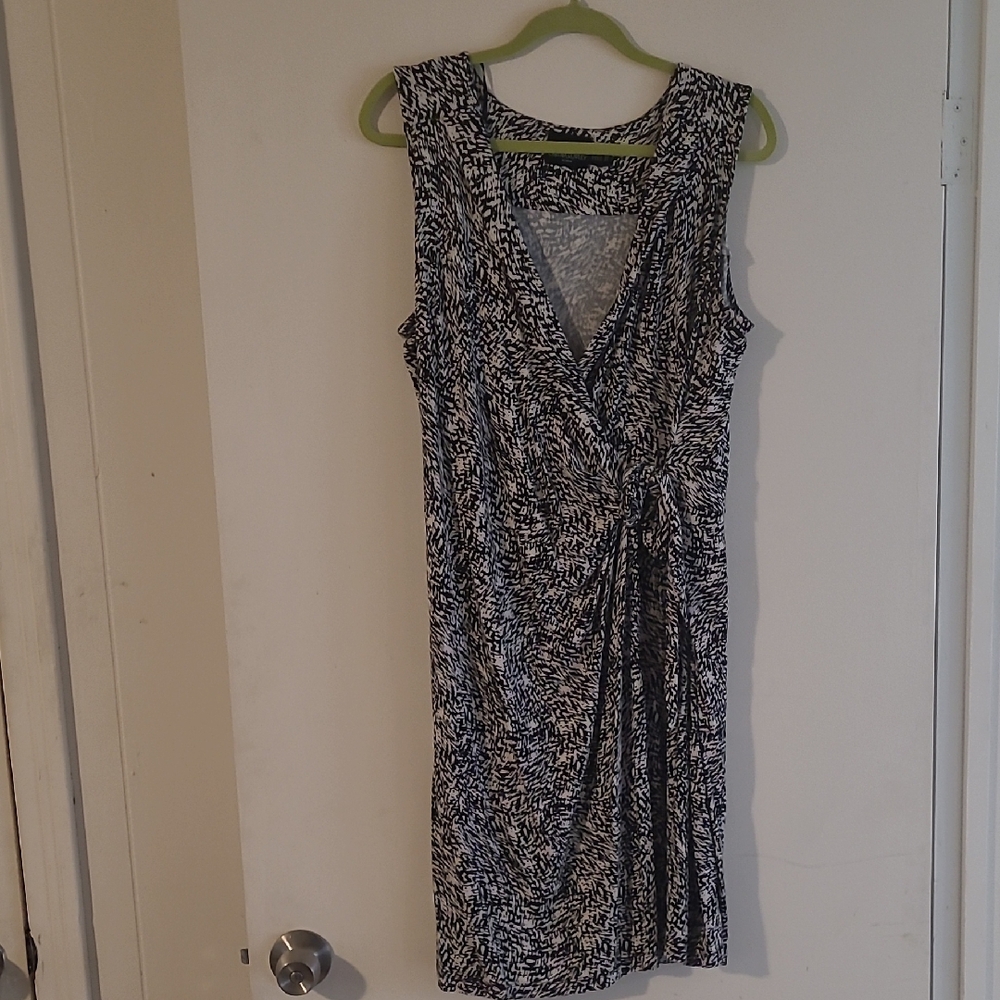 Cynthia Rowley- Elegant Black and White Patterned Dress 1x.